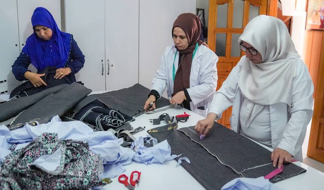 Diyarbakırlı kadınlardan tekstil atıklarından çocuklara kıyafet 9